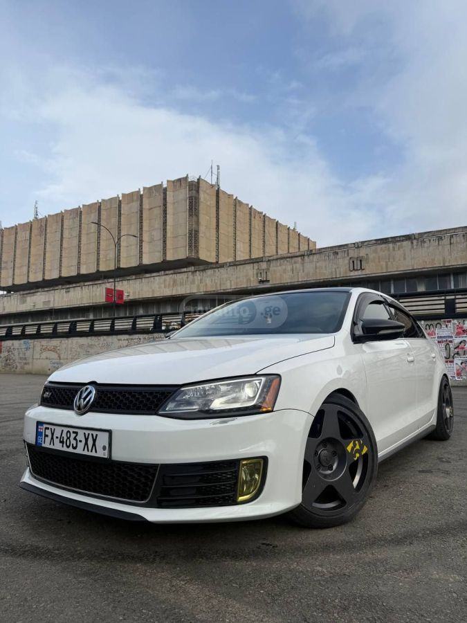 Volkswagen Jetta 2014 — photo 2