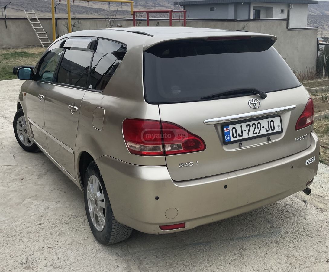 Toyota Ipsum 2001 — photo 2