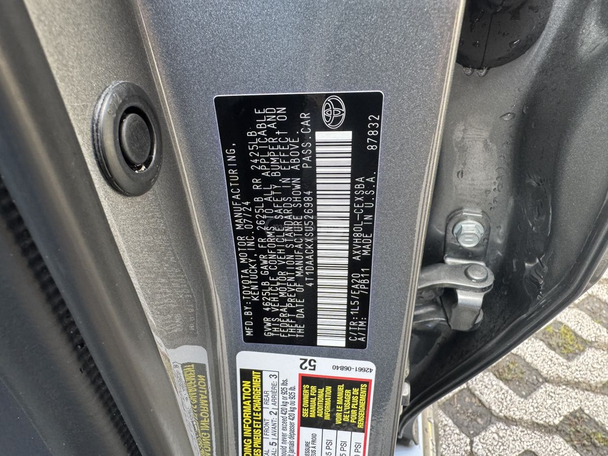 Toyota Camry 2024 — photo 2