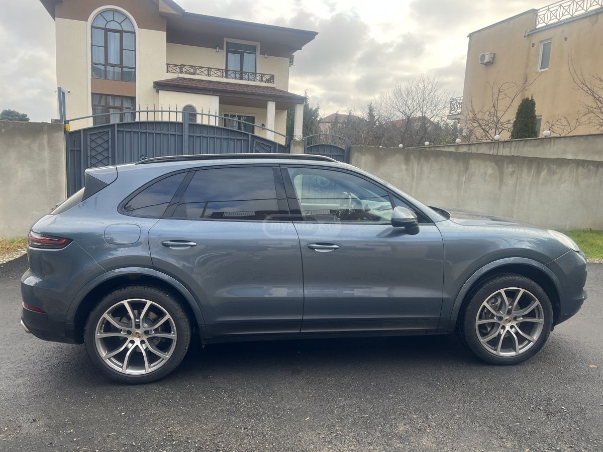 Porsche Cayenne 2019 — photo 2