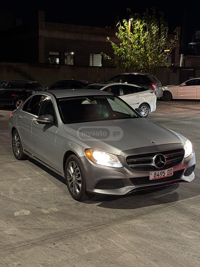 Mercedes-Benz C 300 2015 — photo 2