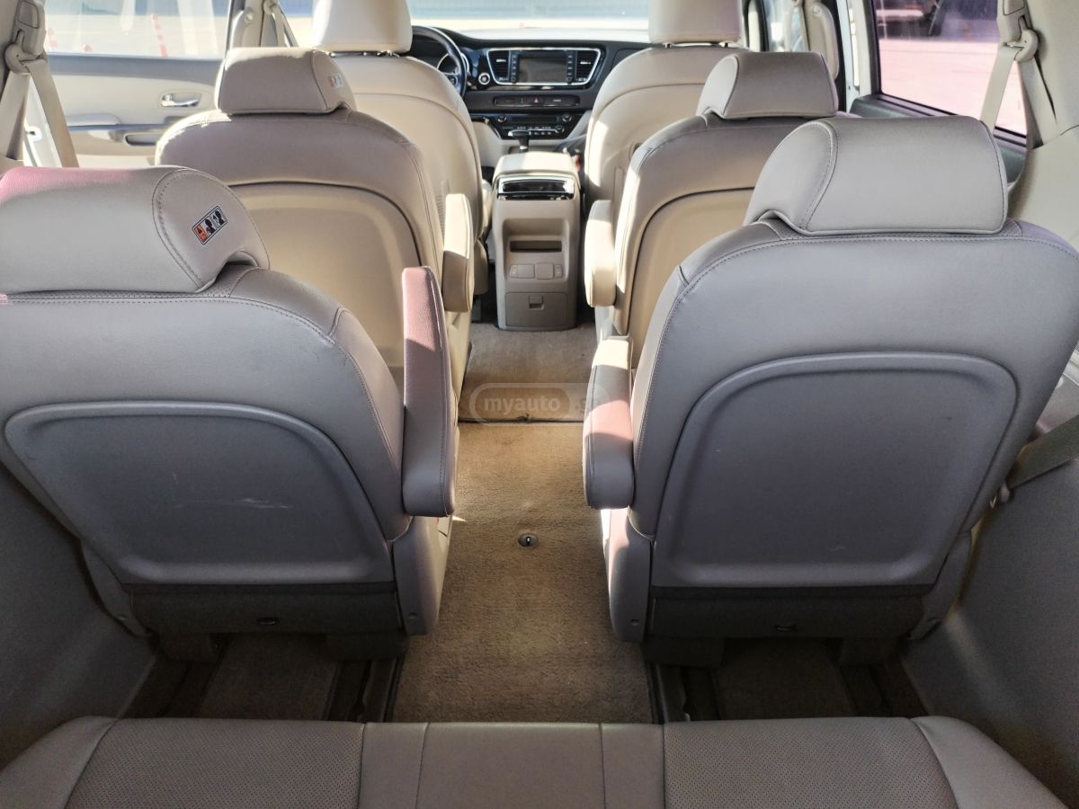 Kia Carnival 2017 — photo 2
