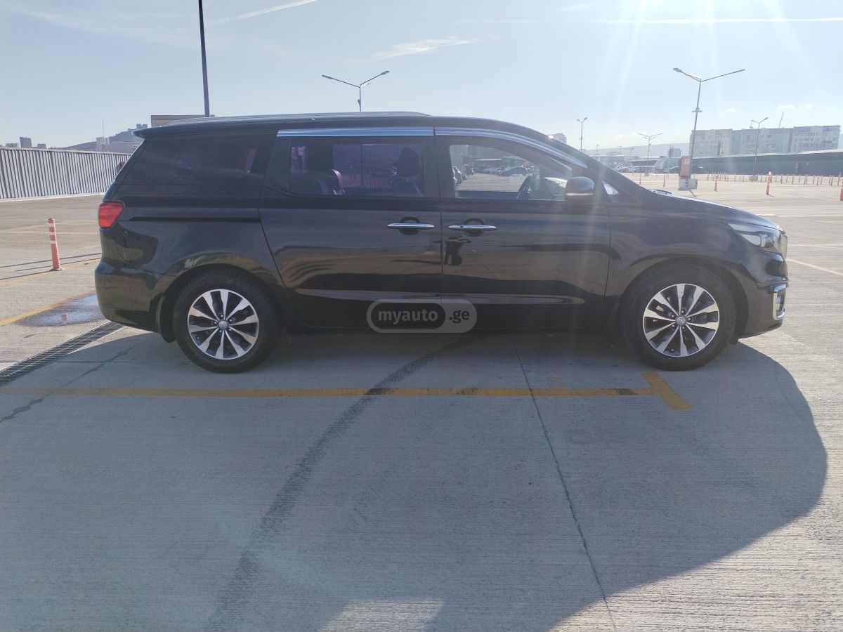 Kia Carnival 2017 — photo 2