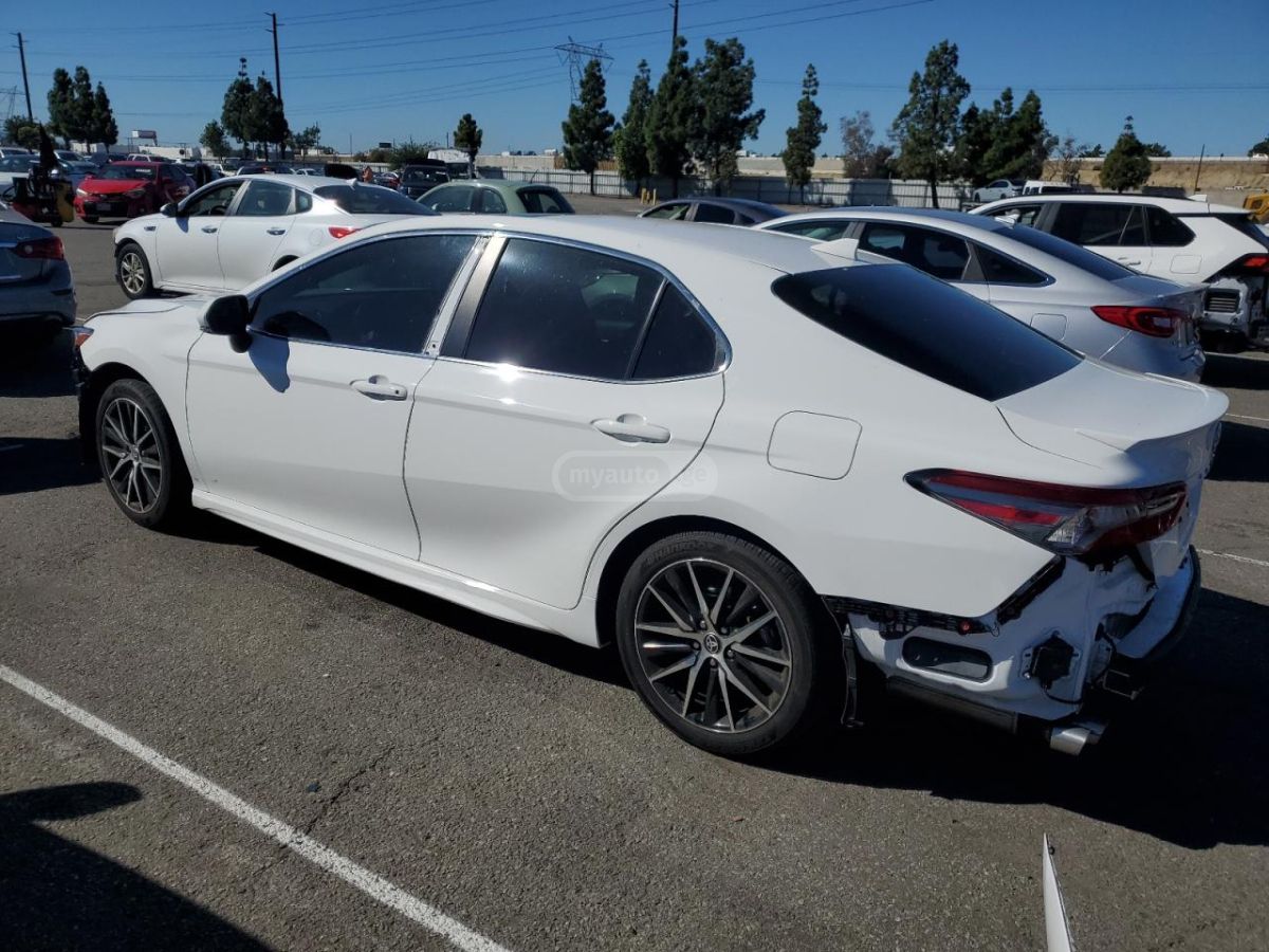 Toyota Camry 2023 — photo 2