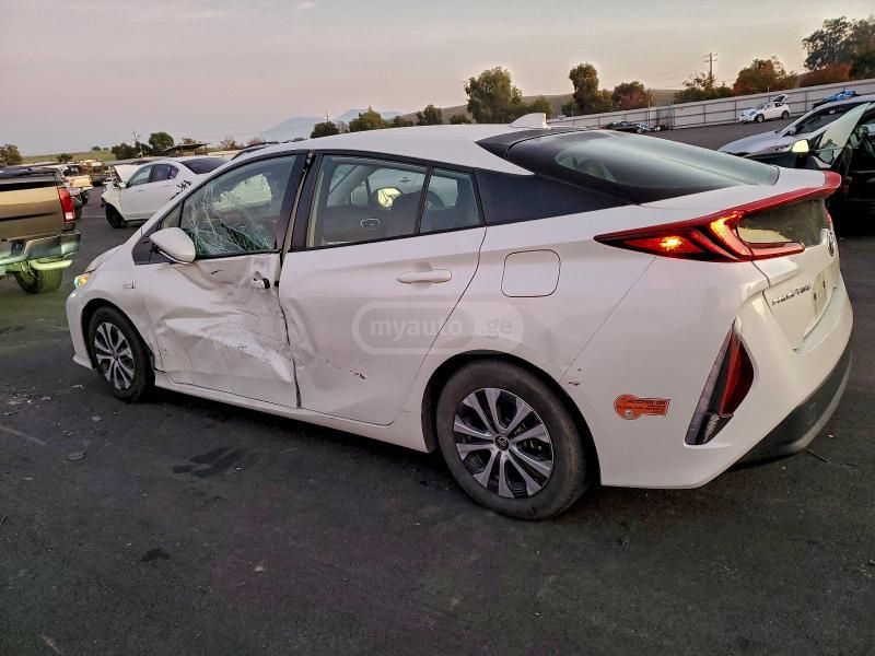 Toyota Prius 2020 — photo 2
