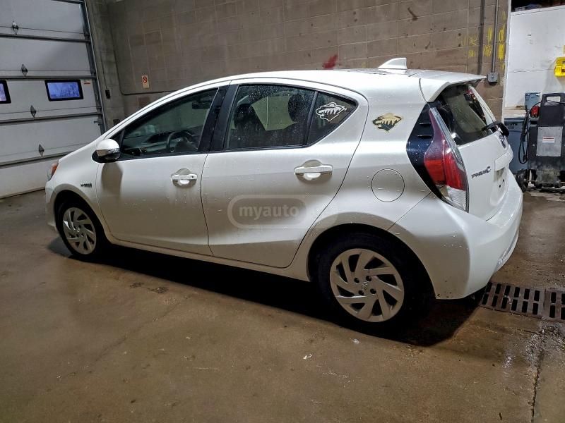 Toyota Prius C 2015 — photo 2