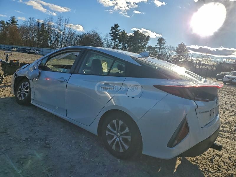 Toyota Prius Prime 2022 — photo 2