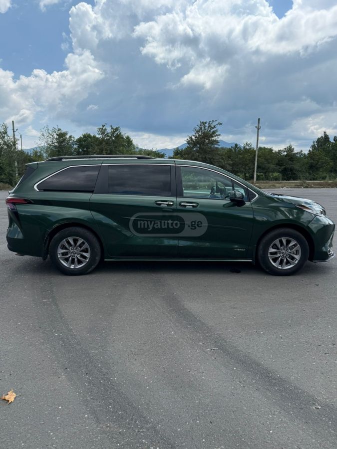 Toyota Sienna 2021 — photo 2