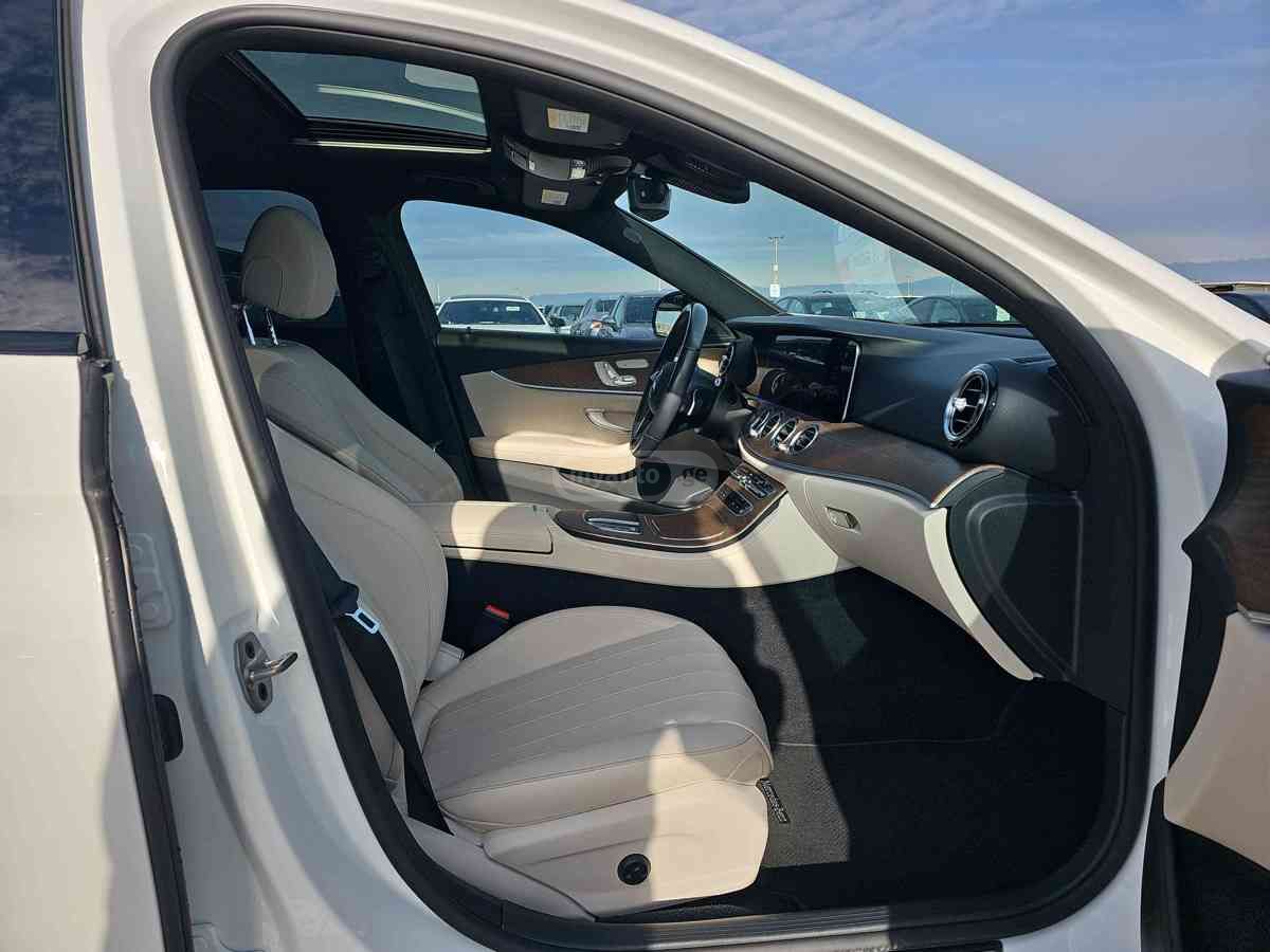 Mercedes-Benz E 350 2022 — photo 2
