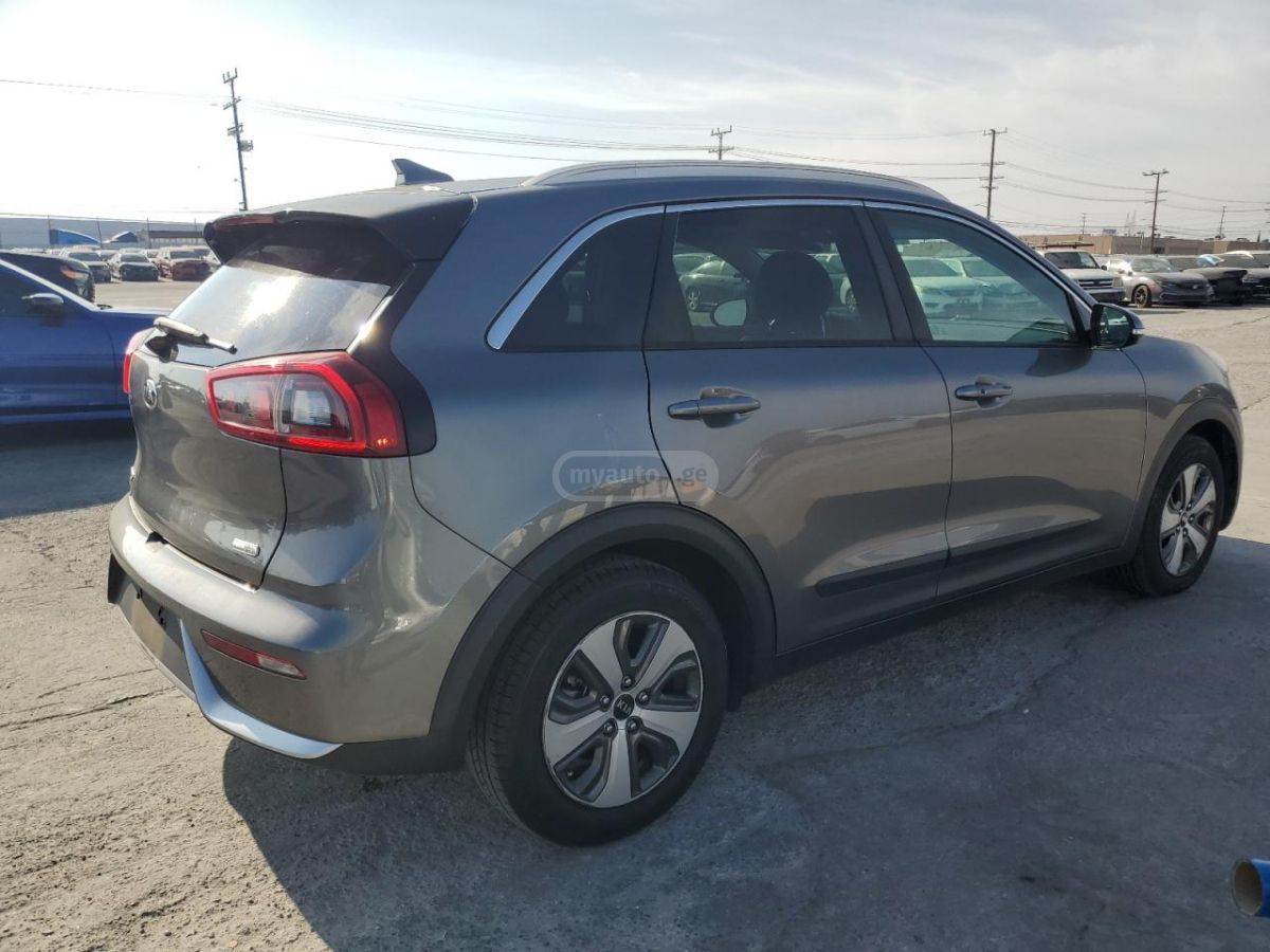 Kia Niro 2019 — photo 2
