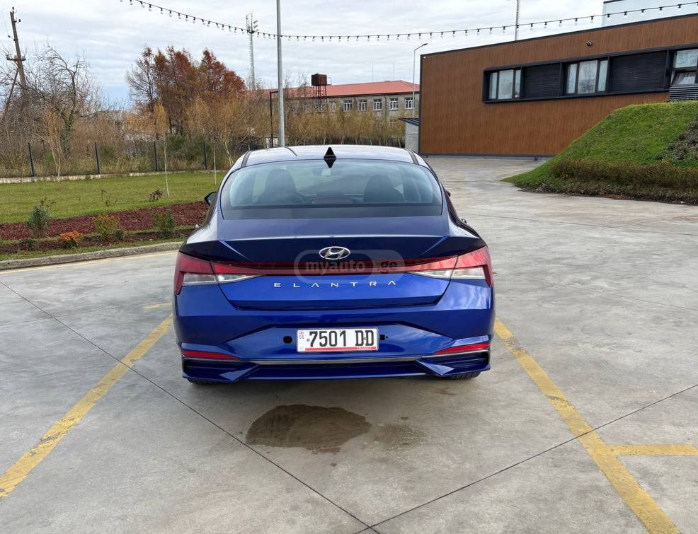 Hyundai Elantra 2023 — photo 2