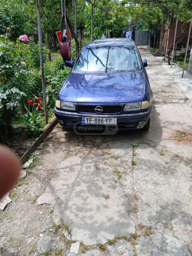Opel Astra 1997 — photo 2