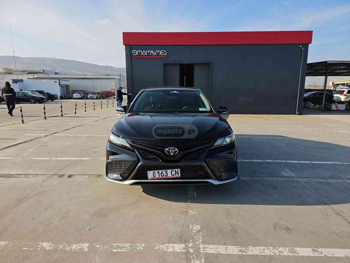 Toyota Camry 2023 — photo 2