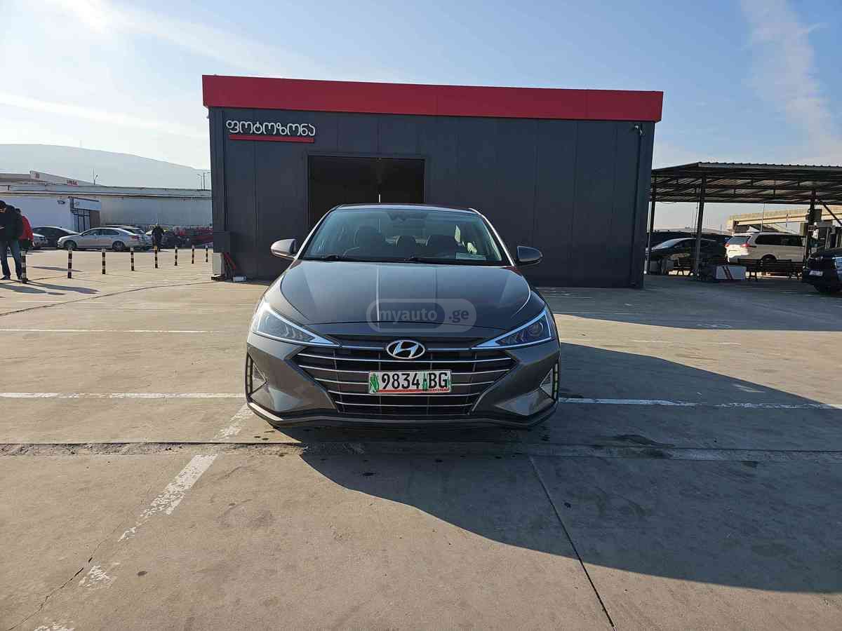 Hyundai Elantra 2019 — photo 2
