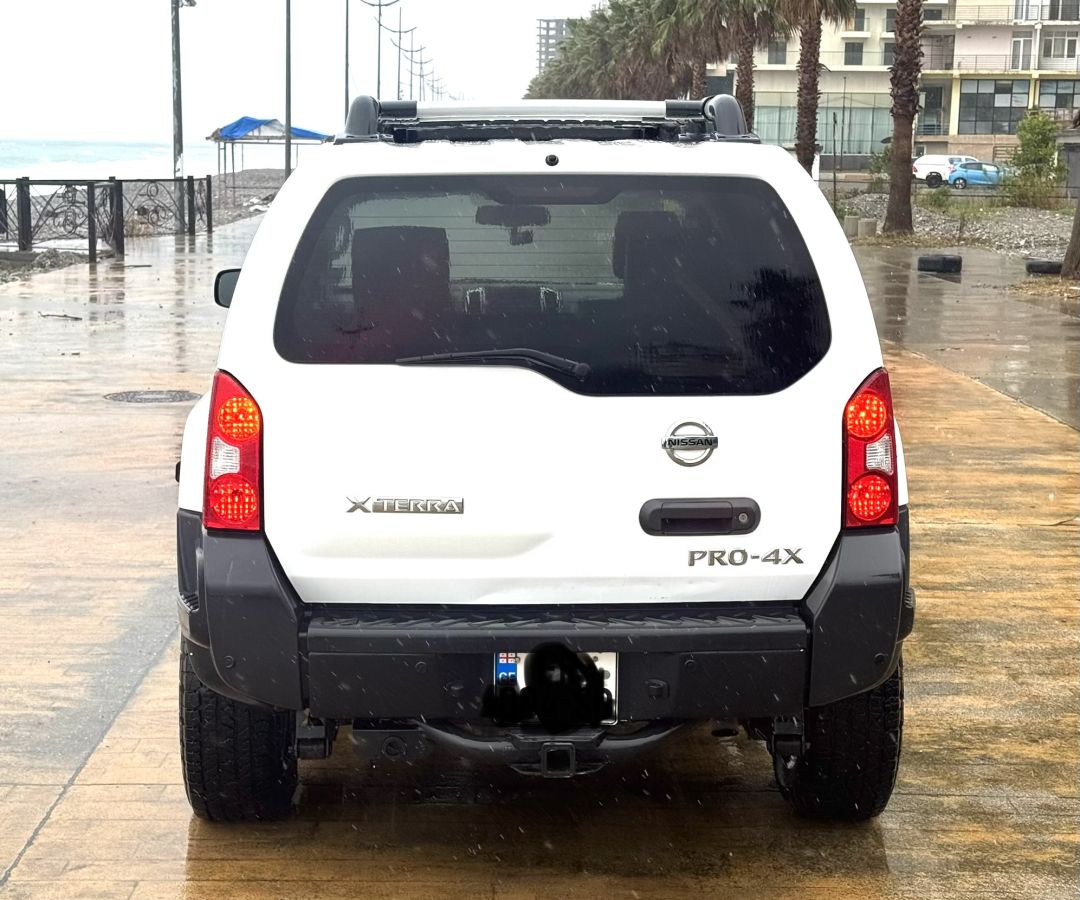 Nissan Xterra 2012 — photo 2