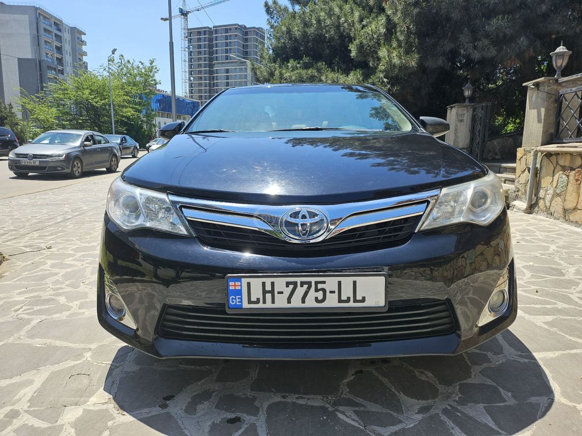 Toyota Camry 2012 — photo 2