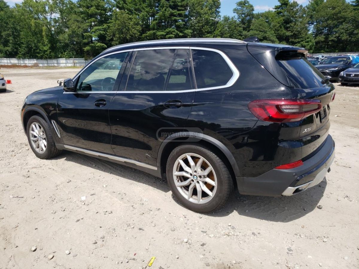 BMW X5 2021 — photo 2