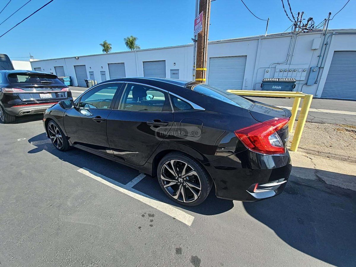 Honda Civic 2019 — photo 2