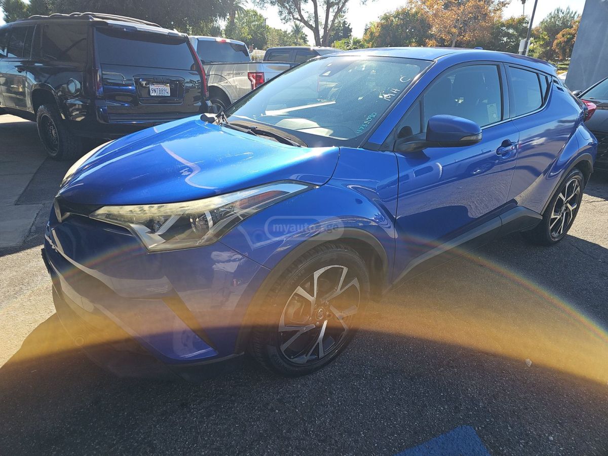 Toyota C-HR 2019 — photo 2