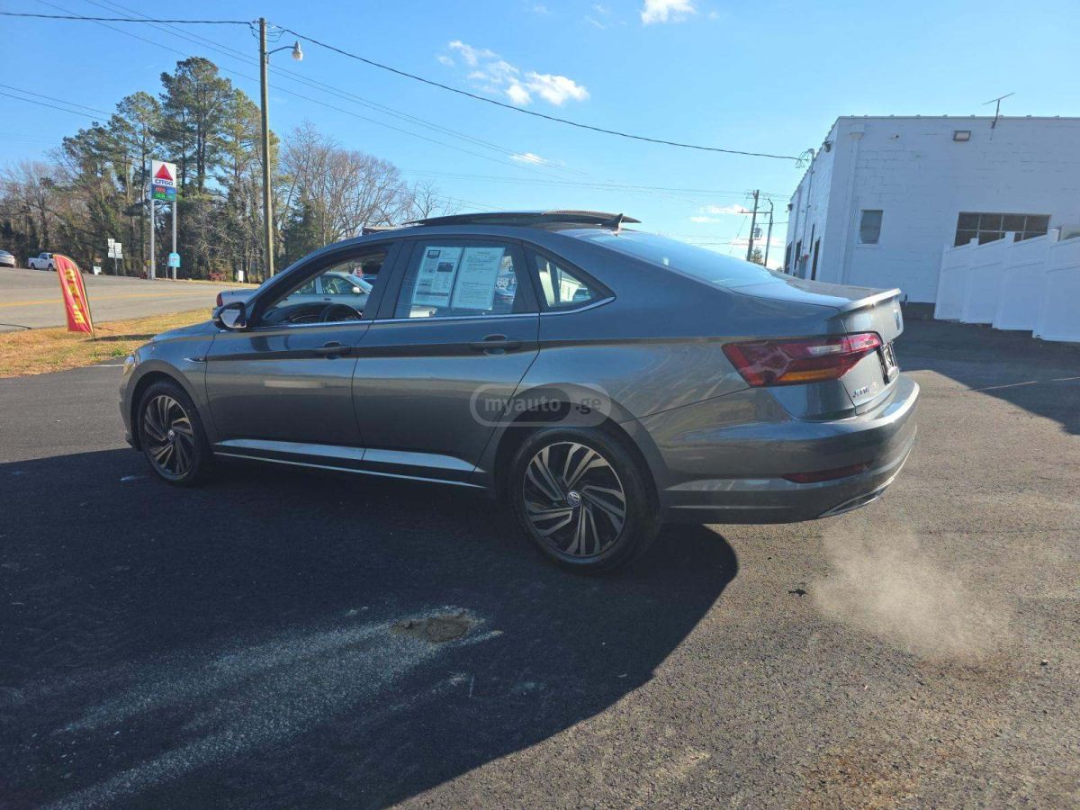 Volkswagen Jetta 2019 — photo 2