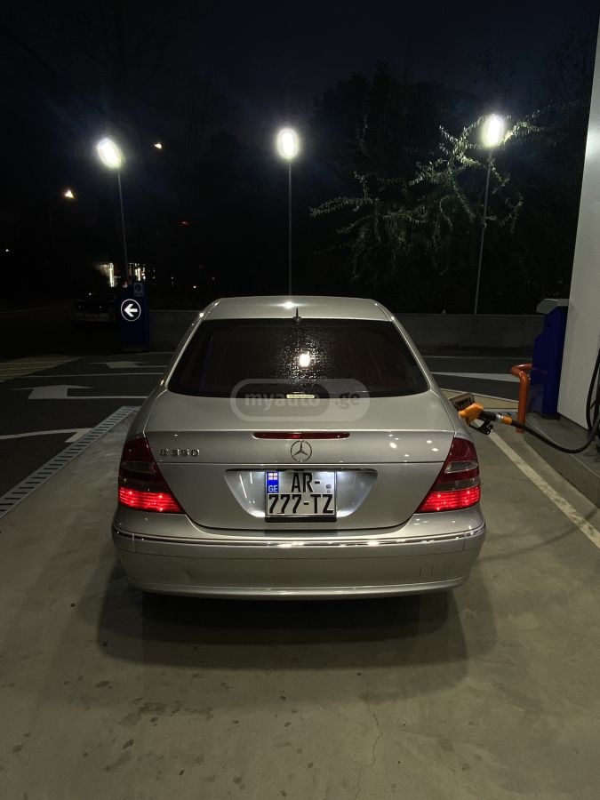 Mercedes-Benz E 350 2005 — photo 2
