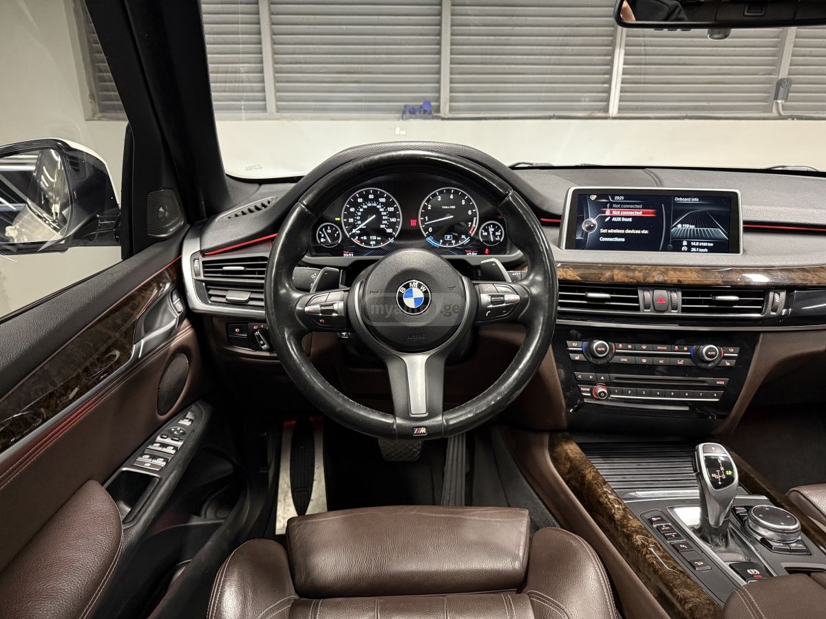 BMW X5 2018 — photo 2