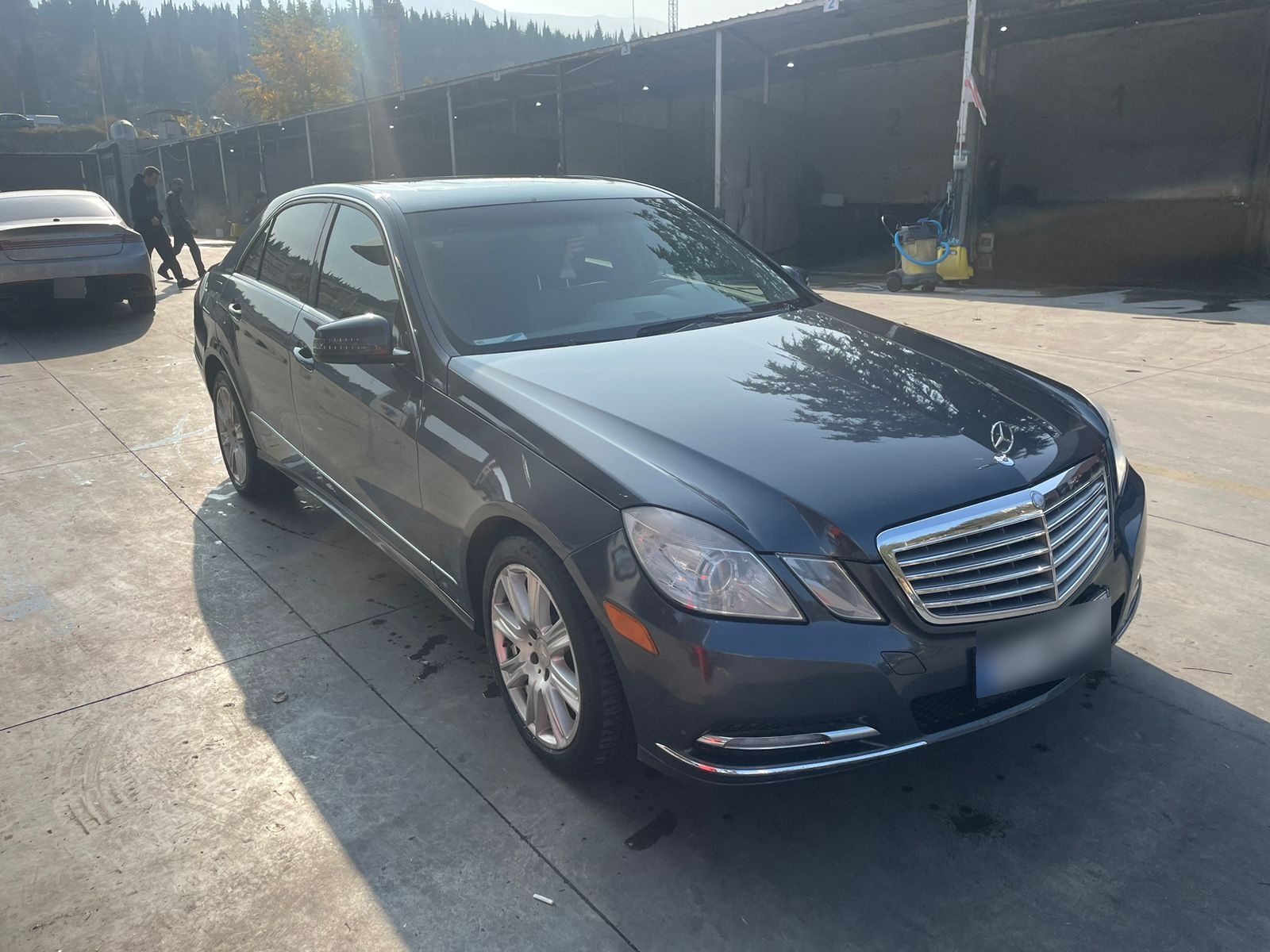 Mercedes-Benz E 350 2011 — photo 2