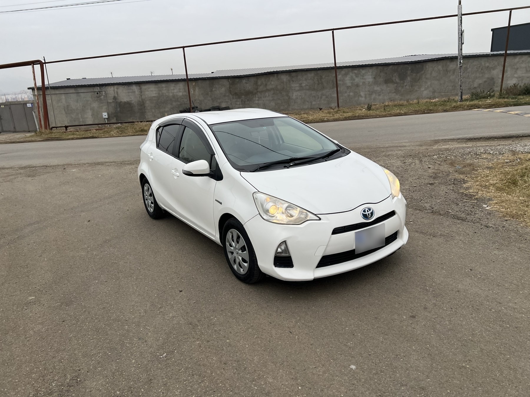 Toyota Aqua 2013 — photo 2