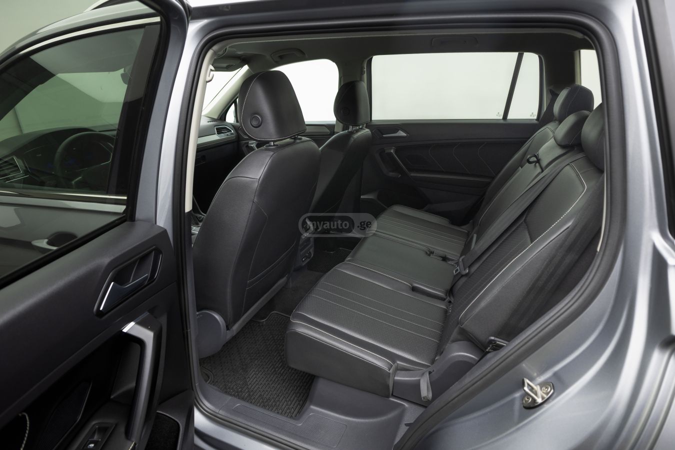 Volkswagen Tiguan 2023 — photo 2