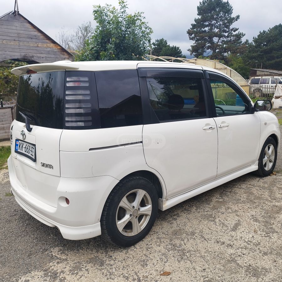 Toyota Sienta 2003 — photo 2