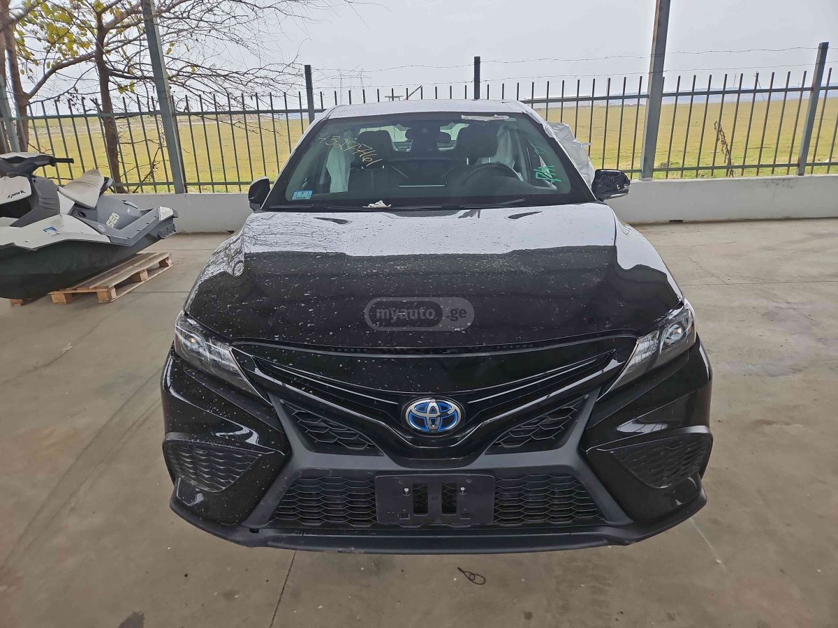 Toyota Camry 2023 — photo 2