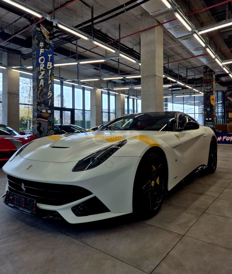 Ferrari F12 berlinetta 2016 — photo 2