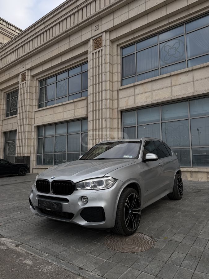 BMW X5 2018 — photo 2