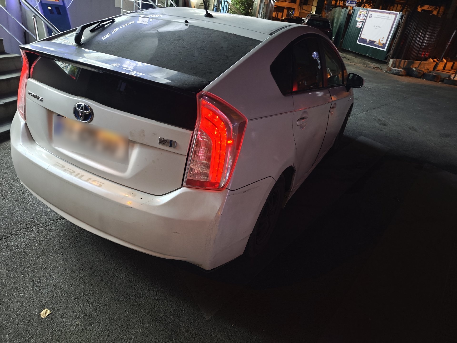 Toyota Prius 2014 — photo 2