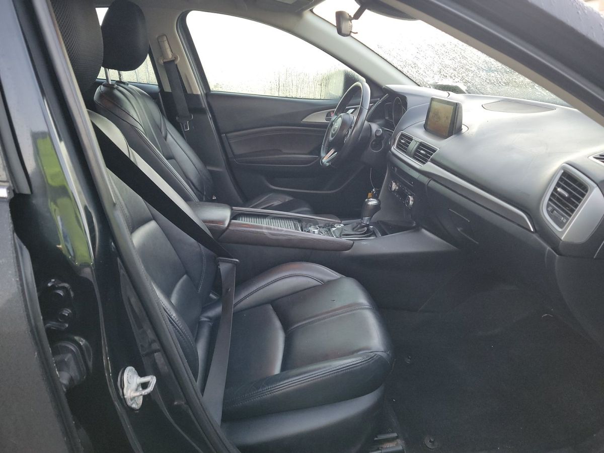 Mazda Mazda3 2017 — photo 2