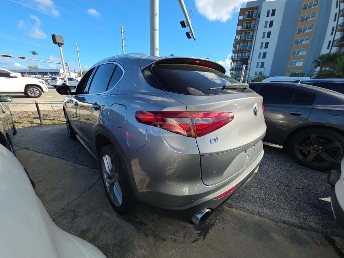 Alfa Romeo Stelvio 2018 — photo 2