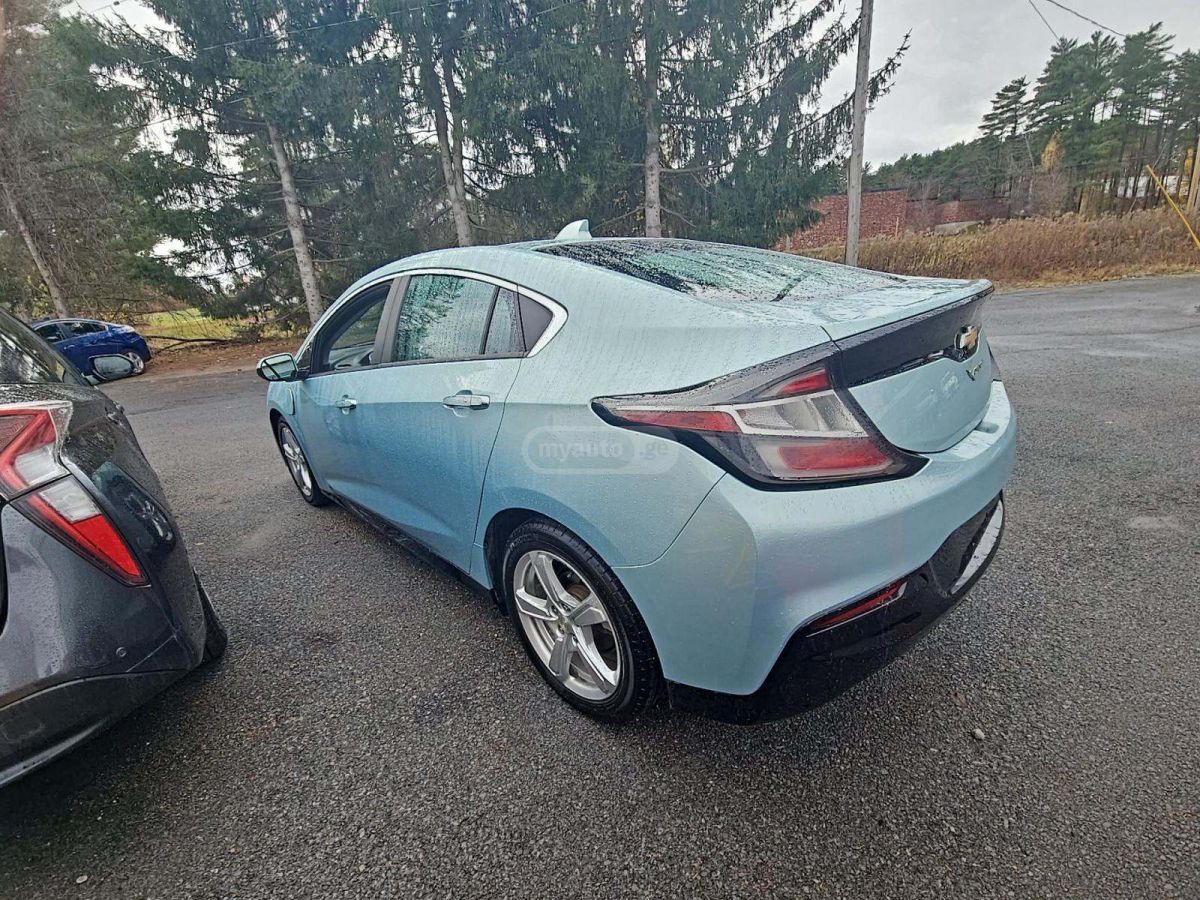 Chevrolet Volt 2018 — photo 2