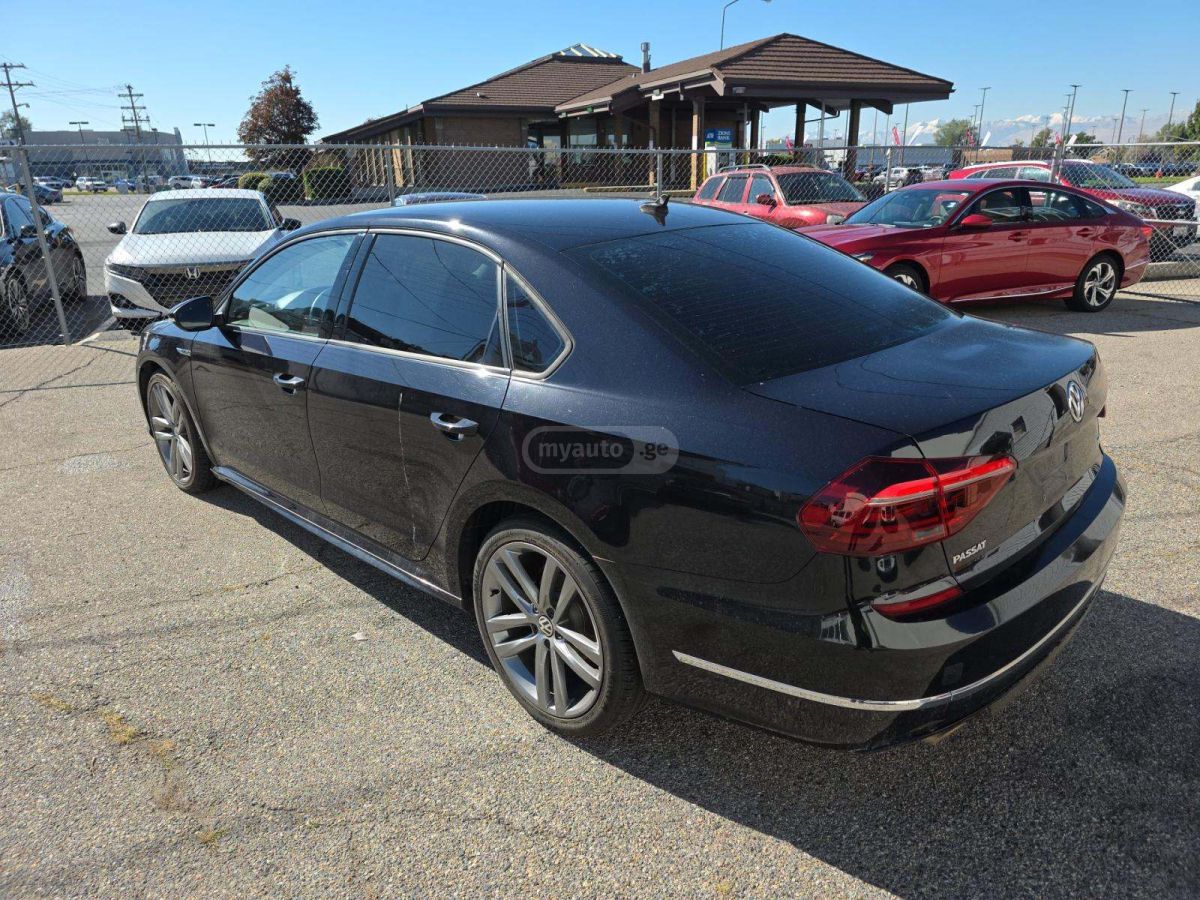 Volkswagen Passat 2018 — photo 2