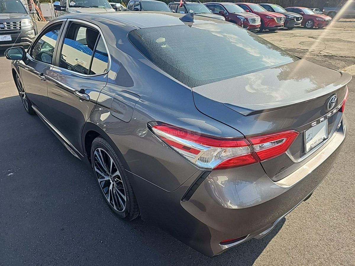 Toyota Camry 2020 — photo 2