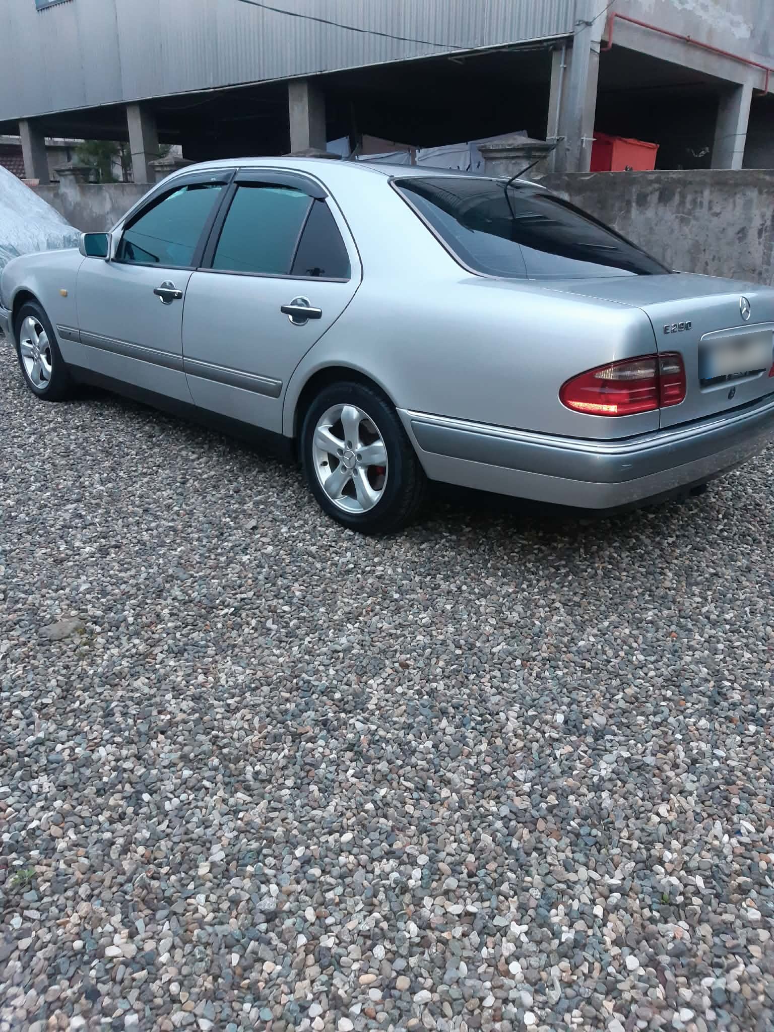 Mercedes-Benz E 290 1996 — photo 2
