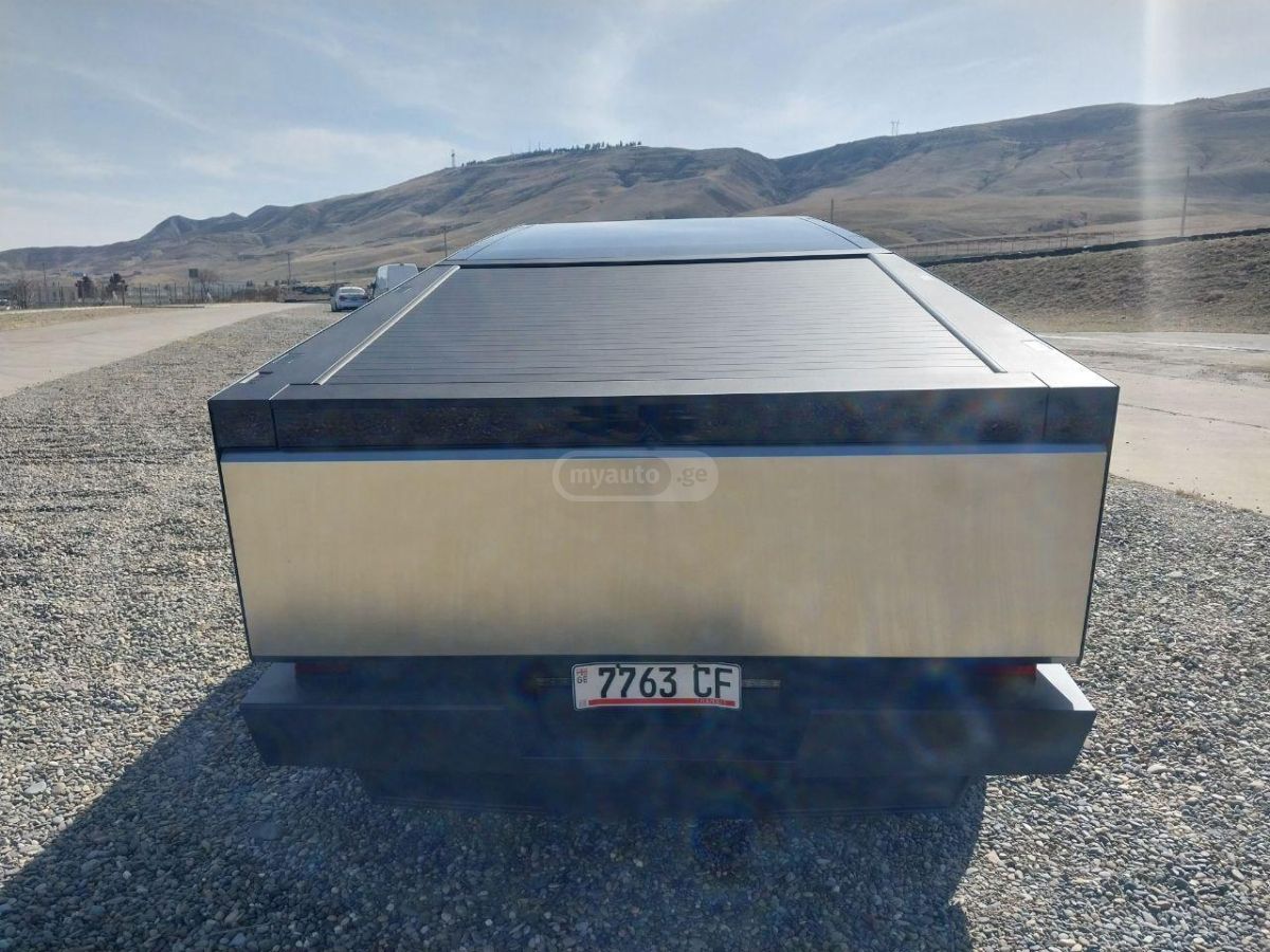 Tesla Cybertruck 2024 — photo 2