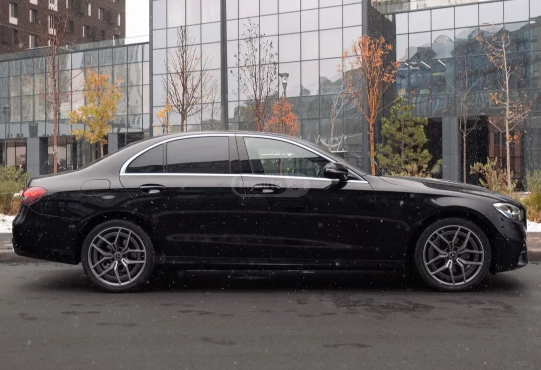 Mercedes-Benz E 250 2022 — photo 2