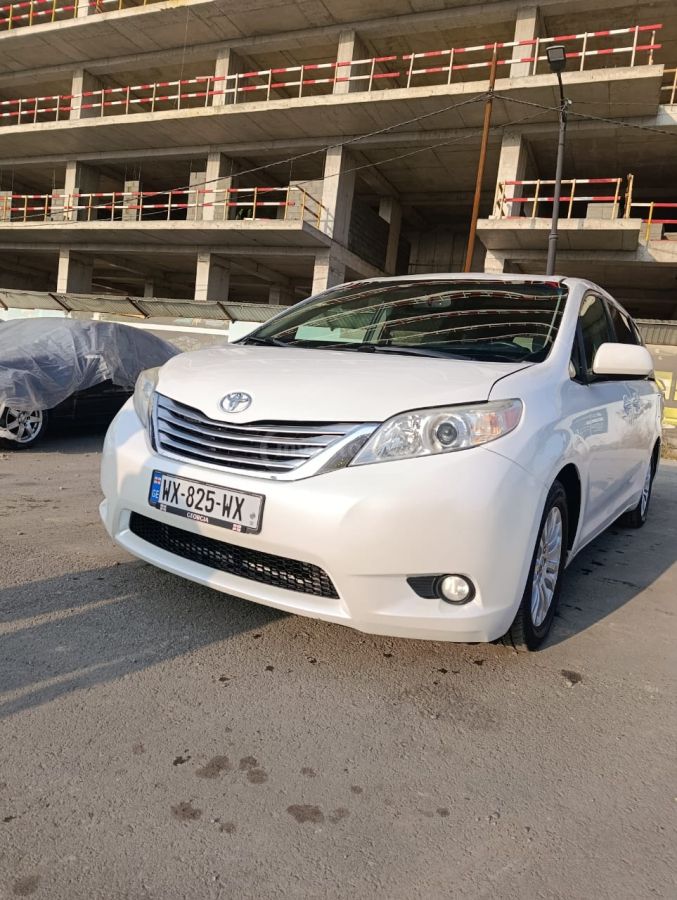 Toyota Sienna 2014 — photo 2