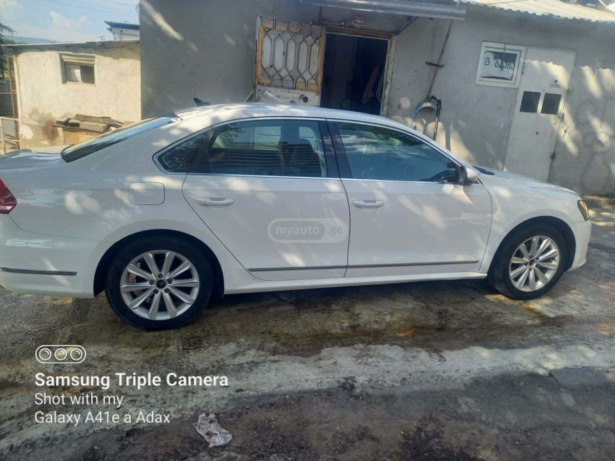 Volkswagen Jetta 2012 — photo 2