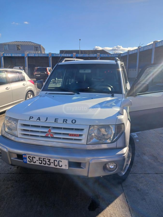 Mitsubishi Pajero IO