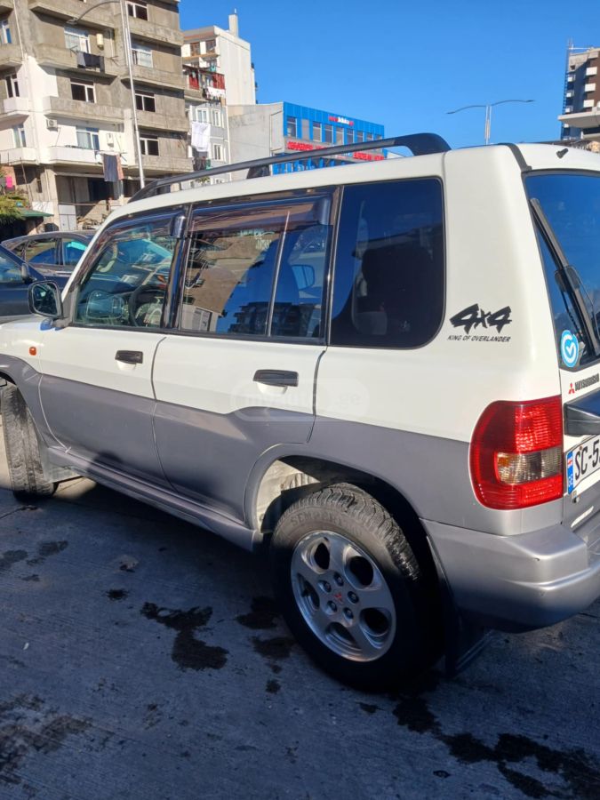 Mitsubishi Pajero IO 1999 — photo 2
