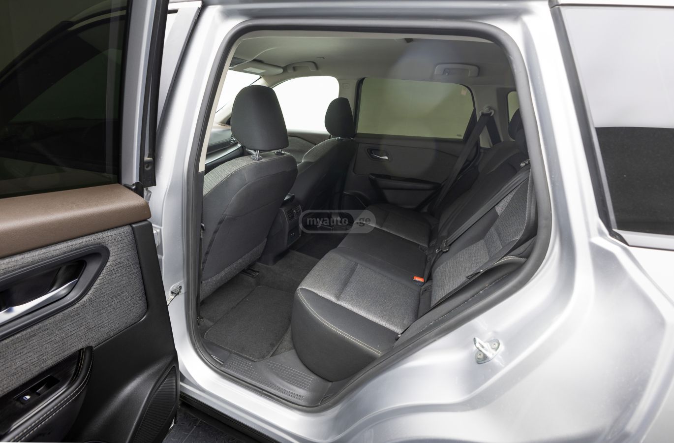 Nissan Rogue 2023 — photo 2