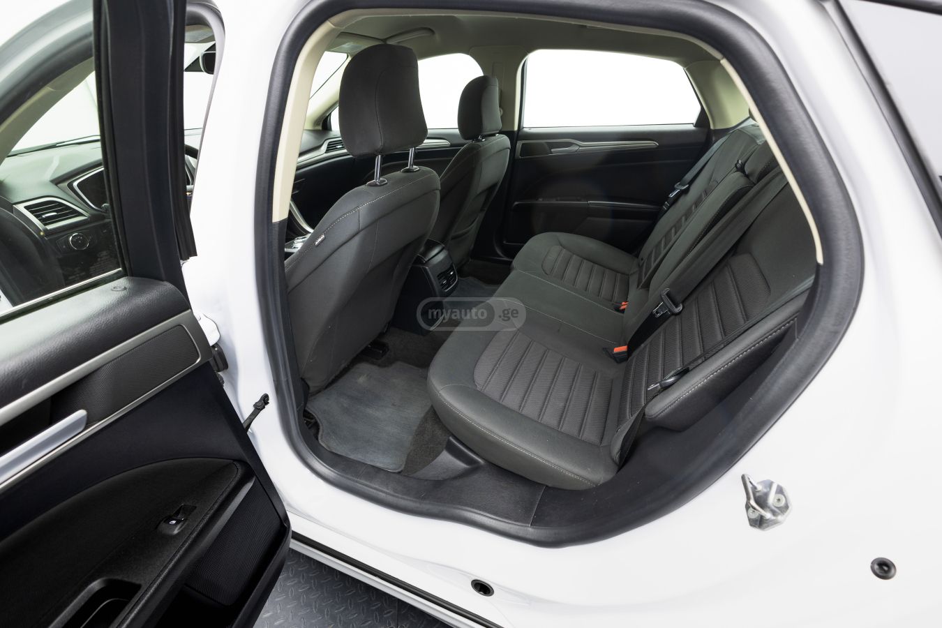Ford Fusion 2020 — photo 2