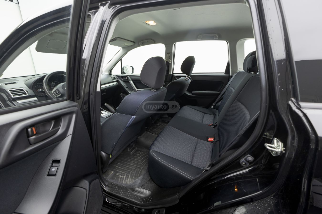 Subaru Forester 2016 — photo 2