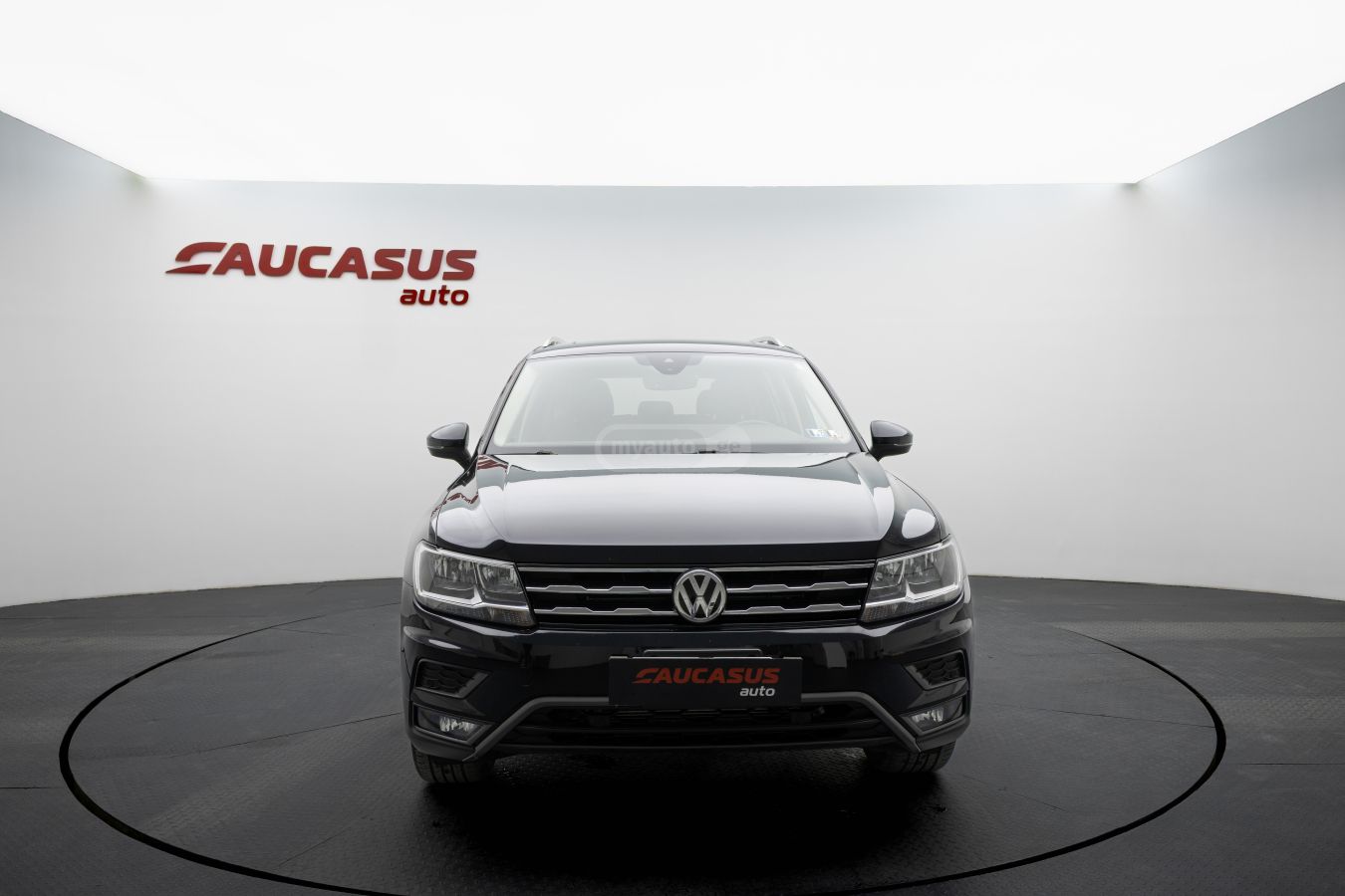 Volkswagen Tiguan 2021 — photo 2